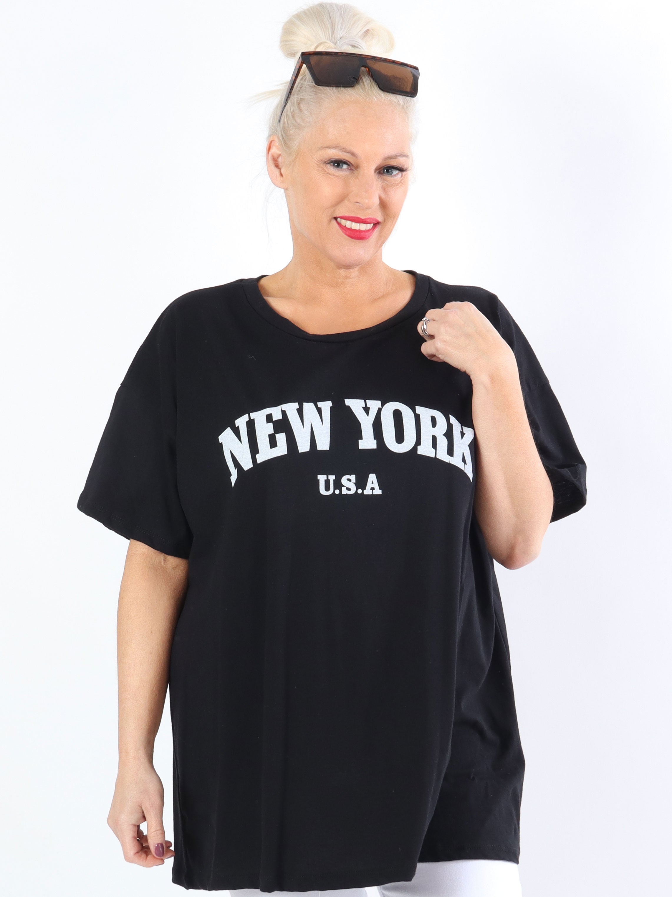 Sofia - Simpel plus size t-shirt med skrift på brystet